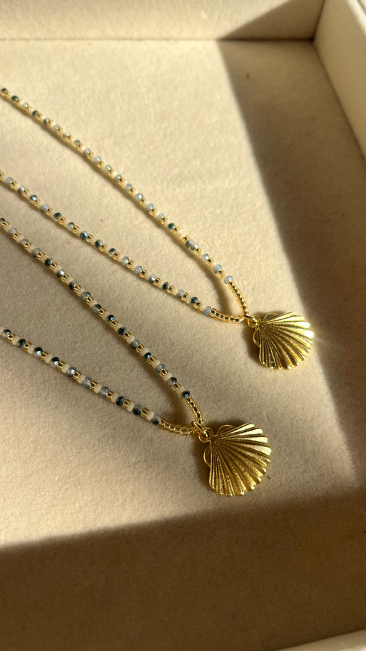 Collar cuentas con dije de Conchita