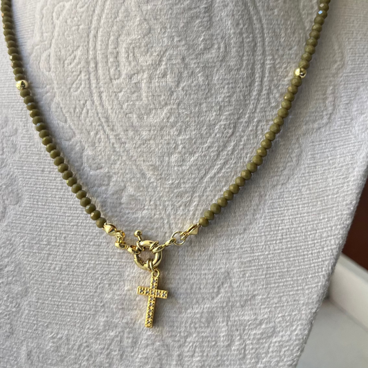 Collar Cuentas Verdes y Dije Cruz