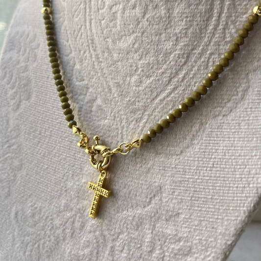 Collar Cuentas Verdes y Dije Cruz